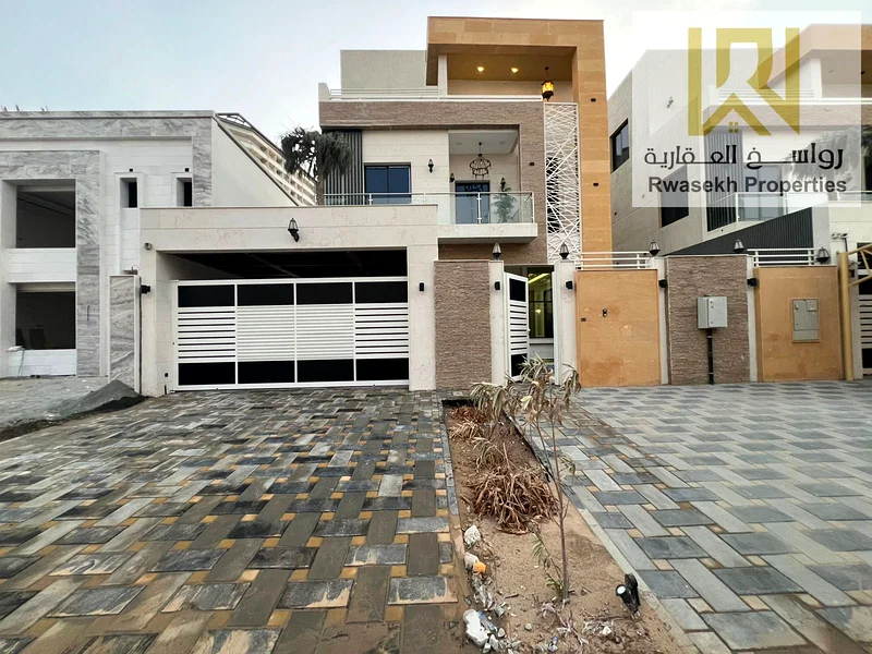 شارع محمد بن زايد وأمام برج فام. موقع مميز جدًا الملكية الكاملة لجميع الجنسيات مساحة المبنى 4000 قدم المساحة الأرضية 3014 تتكون من63905737777410110