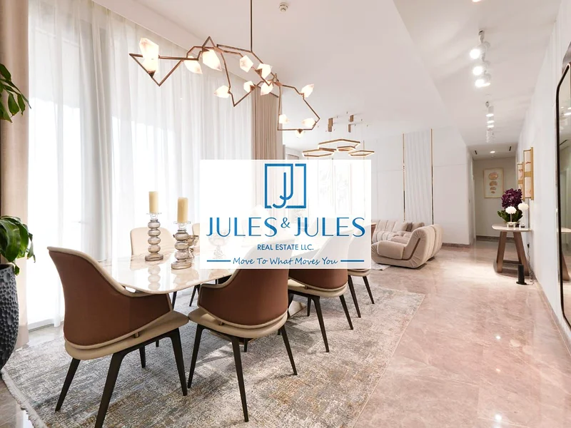 Fully Furnished/ Spacious 4 Bedroom/ Creek Views / Fully Upgraded64026024235907112