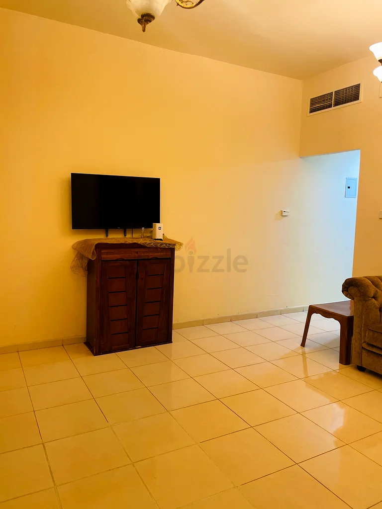 شقة مفروشة بالكامل بغرفة نوم واحدة متاحة في الحد القريب من مبنى المسجد السعودي العائلي63827630121089110