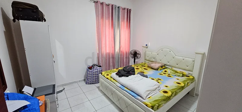 Spacious Furnished Room in 2BHK Apartment – Prime Location63623492529537112