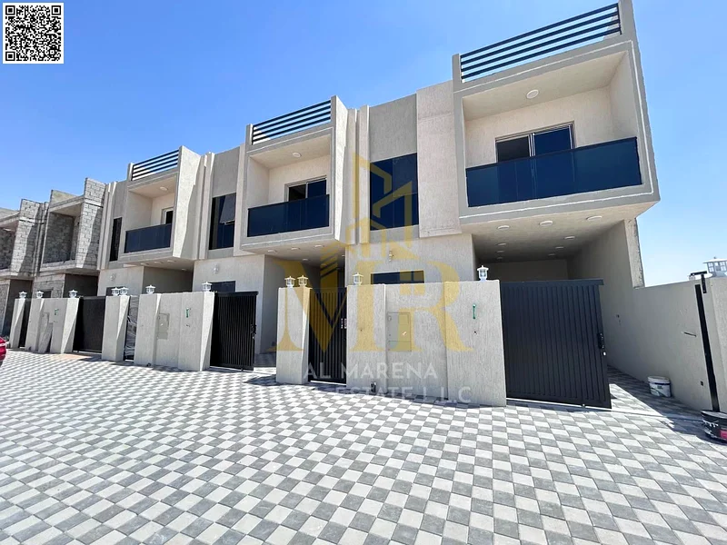 فيلا بسعر يشمل رسوم التسجيل ورسوم الملكية على الشارع الرئيسي، جاهزة للسكن في أكثر المناطق رقيًا مع ملكية تامة63906519669890114