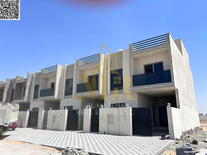 فيلا بسعر يشمل رسوم التسجيل ورسوم الملكية على الشارع الرئيسي، جاهزة للسكن في أكثر المناطق رقيًا مع ملكية تامة63906519669890111