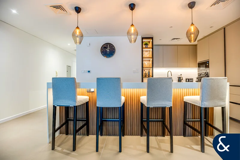 Fully Upgraded | Large Layout | 1430SqFt | 2 Bed64037544655361113