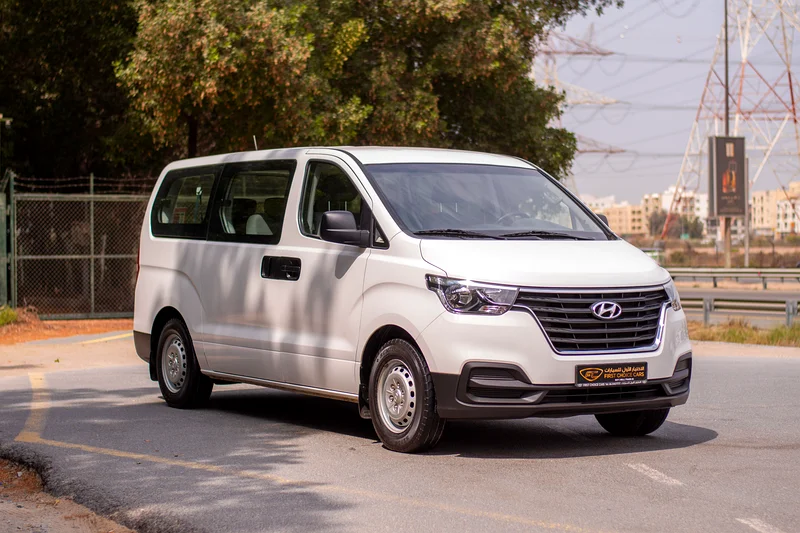 12-Seater Passenger Van | Automatic | GCC Specs | Ref#H1067863612085373185111