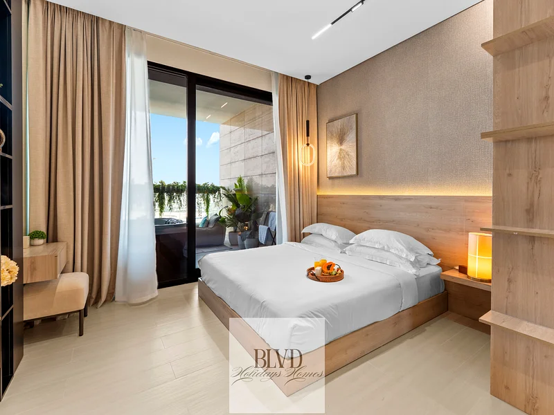 BLVD | Stylish Stay w/ Private Jacuzzi & Canal View63836180820355111