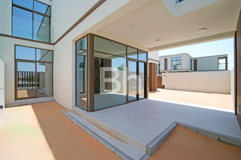 Corner TH3 Square | Handing Over | Spacious Layout63839670100483111