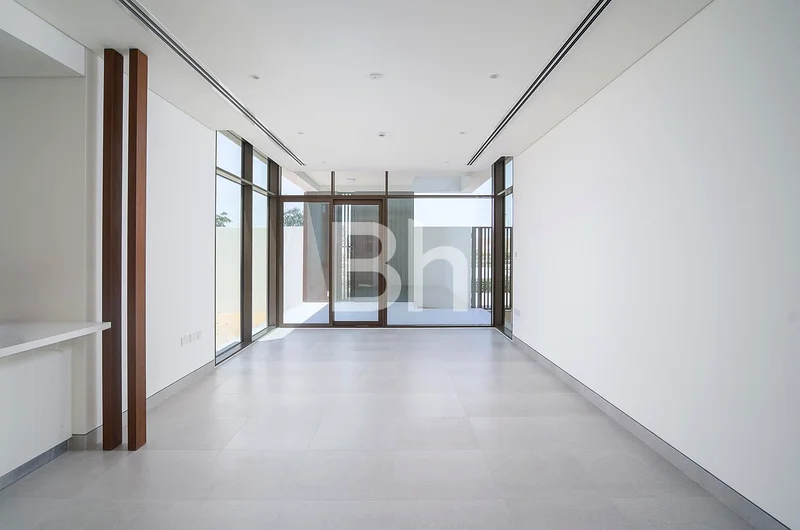 Corner TH3 Square | Handing Over | Spacious Layout63839670100483112