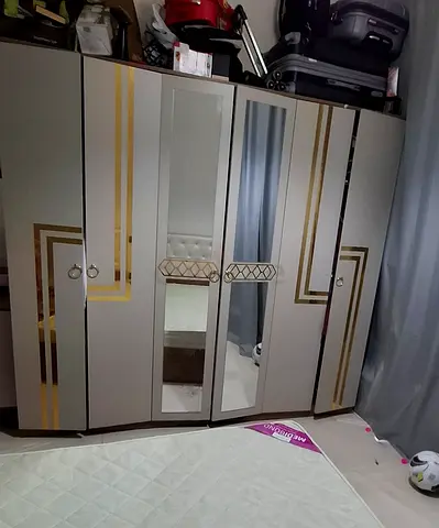 Elegant Bed with Modern Design for Sale