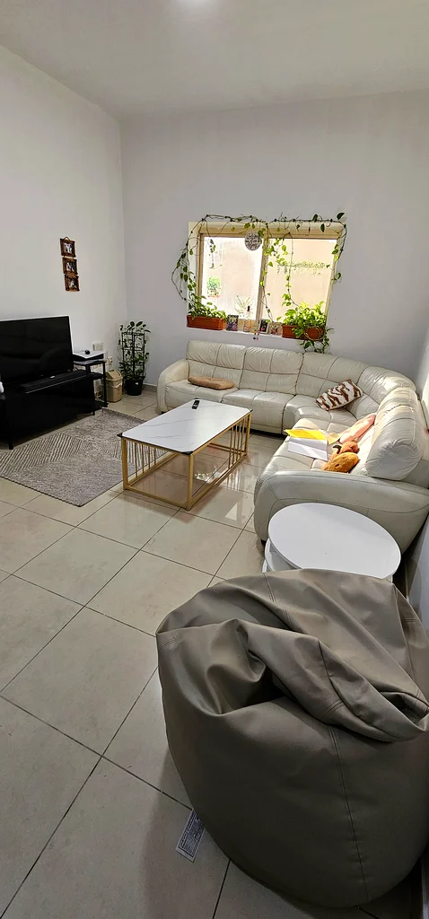 Spacious Furnished Room in 2BHK Apartment – Prime Location63623492529537114