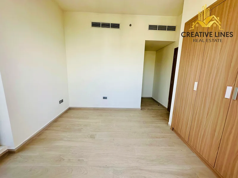 شقة بثلاث غرف نوم فسيحة جدًا ومجهزة بتكييف مركزي للإيجار63801145887746113