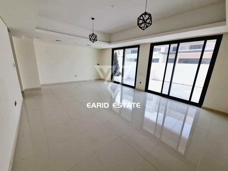 R3m|غير مفروش|مطبخ مغلق| غرفة معيشة كبيرة63740961616771111