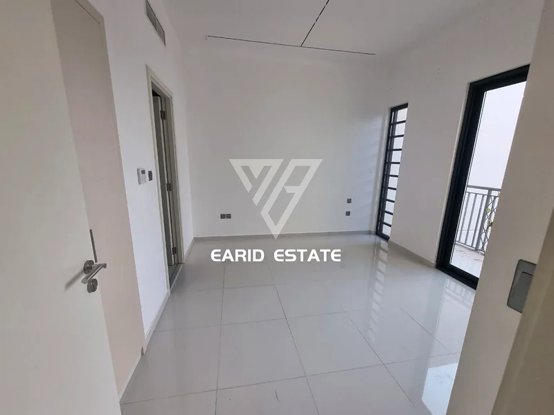 R3m|غير مفروش|مطبخ مغلق| غرفة معيشة كبيرة63740961616771112