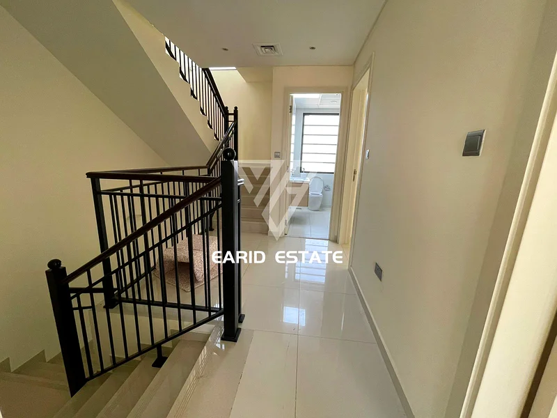 R3m|غير مفروش|مطبخ مغلق| غرفة معيشة كبيرة63740961616771114