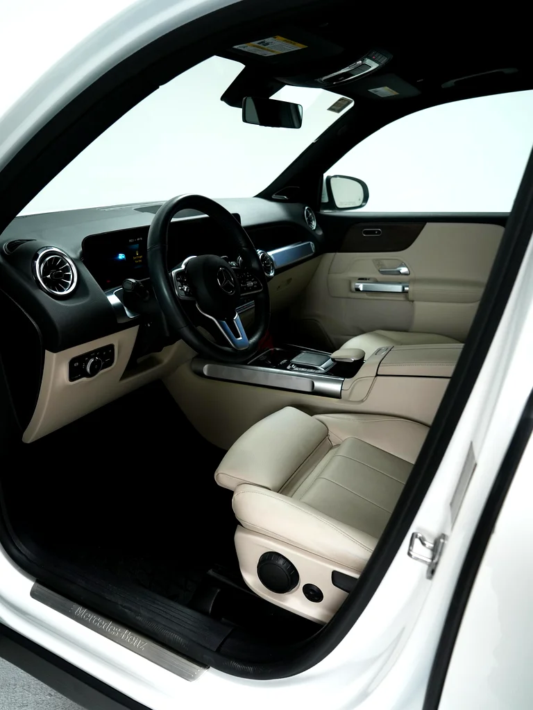 2022 Mercedes-Benz GLB 250  4MATIC – White | AED 110,00063613737354498111