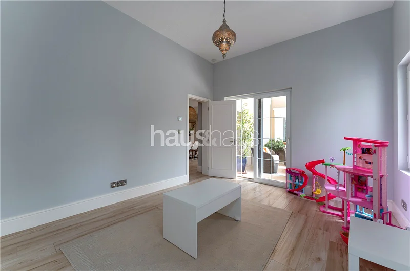 Stunning Corner Plot | Fully Upgraded | VOT63919448718849114