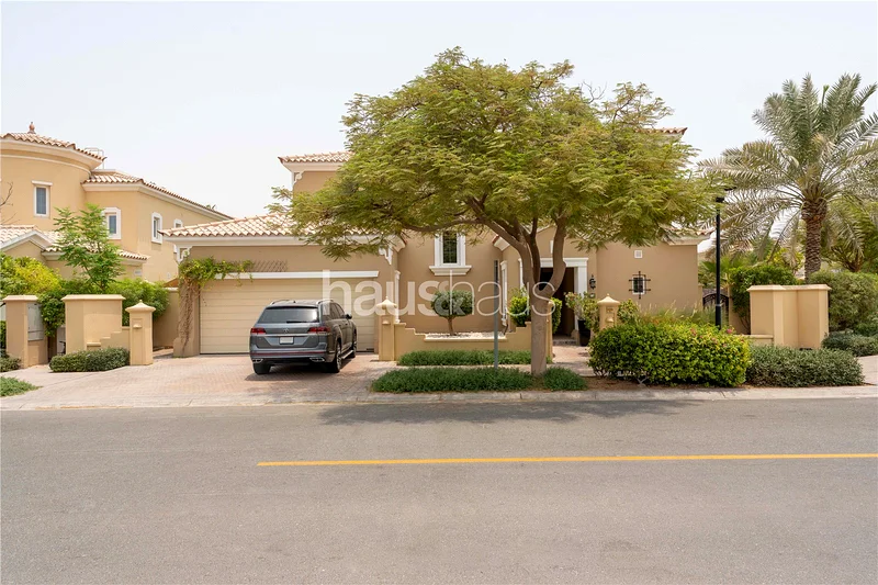 Stunning Corner Plot | Fully Upgraded | VOT63919448718849111