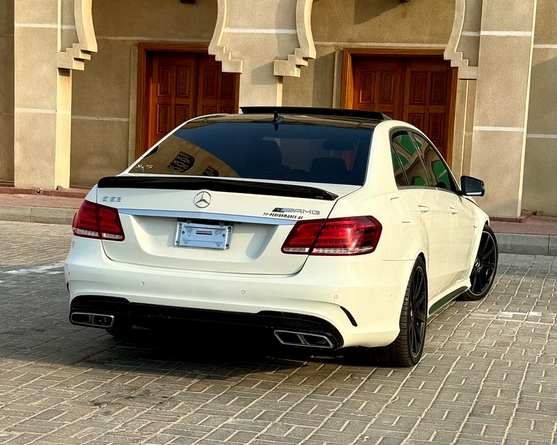 Mercedes-Benz E63 AMG full option model 201063613135155969113