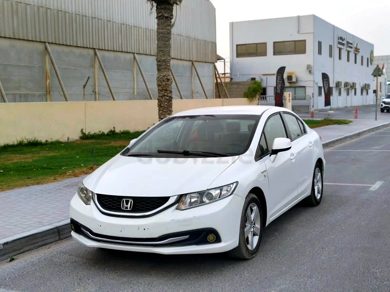 Honda civic 2013 Mid option Super clean Low kilometers 187300 White outside Fabric Seats VTI 1.8CC63612064646529110