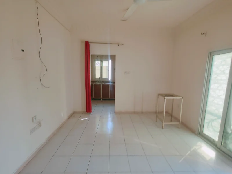 ستوديو مع شرفة أمام مادينا حجم كبير موويلاه الشارقة63704231475330113