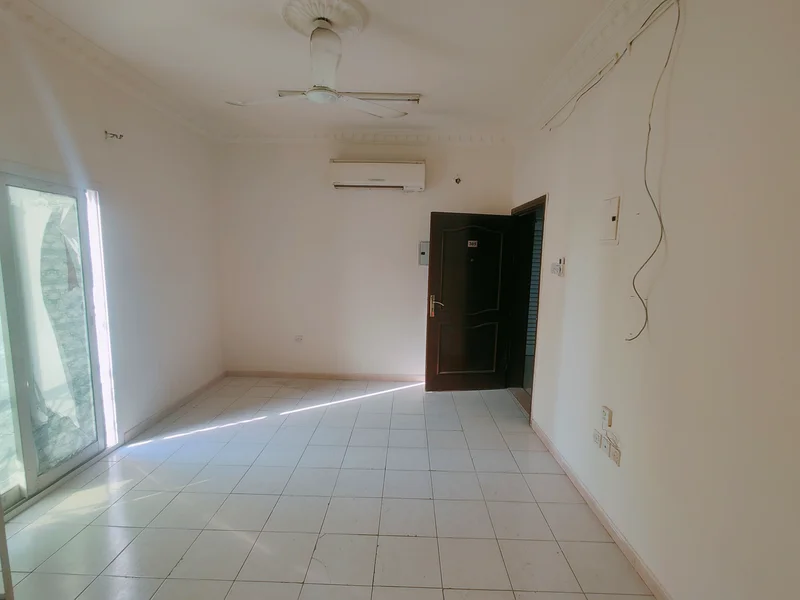 ستوديو مع شرفة أمام مادينا حجم كبير موويلاه الشارقة63704231475330114