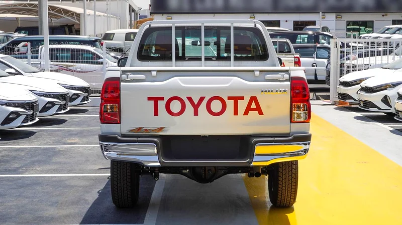 2025 Toyota Hilux DC 2.4L AT Diesel63612449574017114