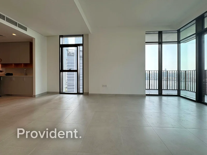 Ready to move |  Full Creek View | High Floor64026368433922111