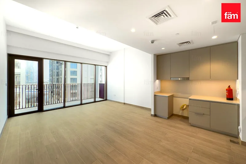 Spacious 2bd |Partial Water view | Vacant64025377009281113