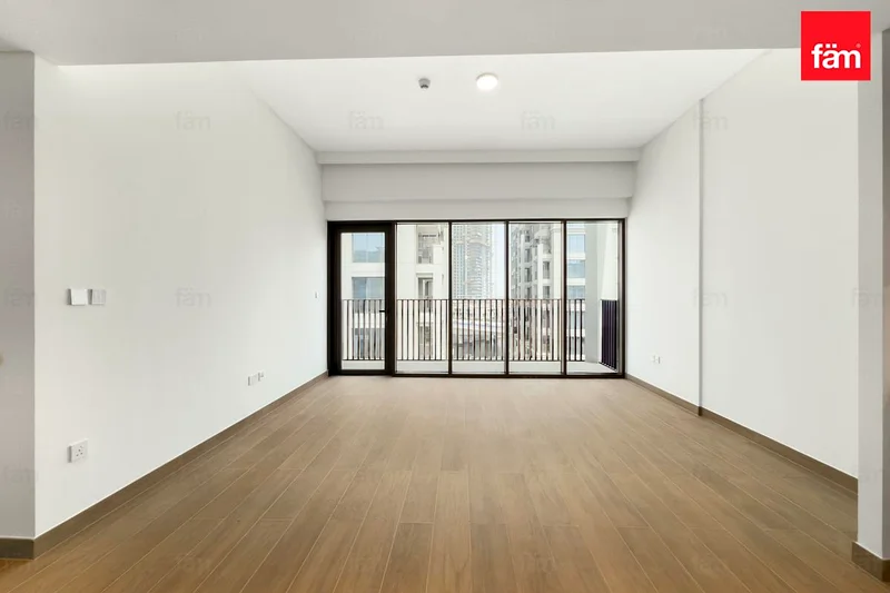 Spacious 2bd |Partial Water view | Vacant64025377009281114