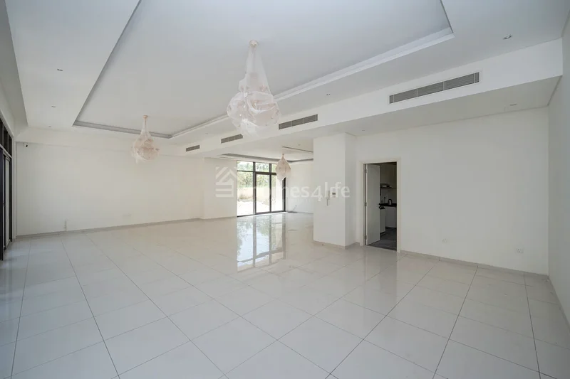 Corner Plot | Fully upgraded | Private Pool63970972371457114
