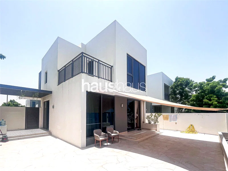 Vacant on Transfer | Corner Plot | Great Location64046334967810111