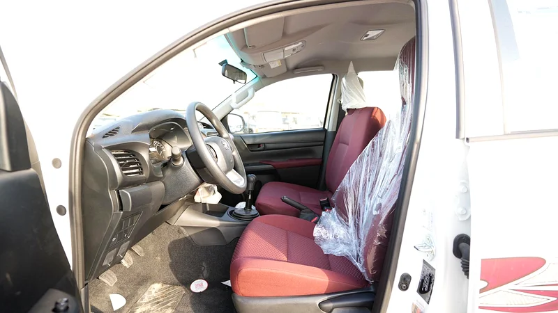 TOYOTA HILUX D-4D DIESEL M/T 4X4 MODEL 202563612449497859113