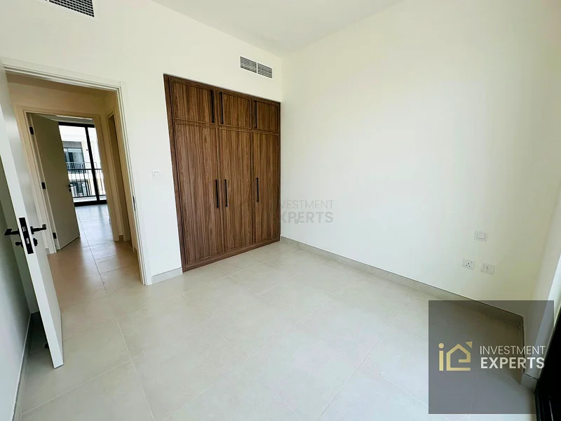 قريب من وسائل الراحة | فيلا صف أول | مبيعاً بالجملة | إدراج أصلي63951939880321114