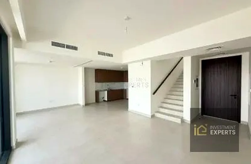 قريب من وسائل الراحة | فيلا صف أول | مبيعاً بالجملة | إدراج أصلي63951939880321110