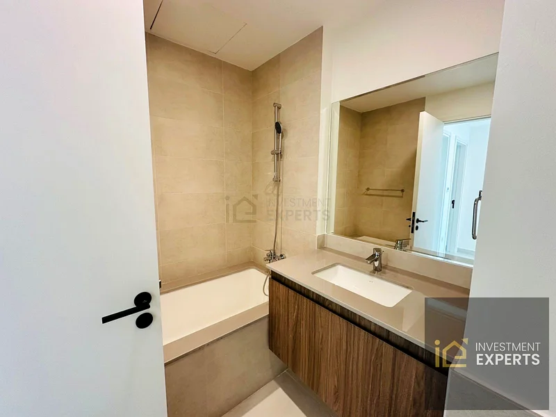 قريب من وسائل الراحة | فيلا صف أول | مبيعاً بالجملة | إدراج أصلي63951939880321113