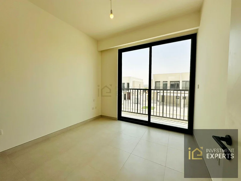 قريب من وسائل الراحة | فيلا صف أول | مبيعاً بالجملة | إدراج أصلي63951939880321112