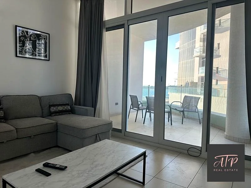 شاغرة | إطلالة على البحر | وصول خاص للشاطئ64006946811010113