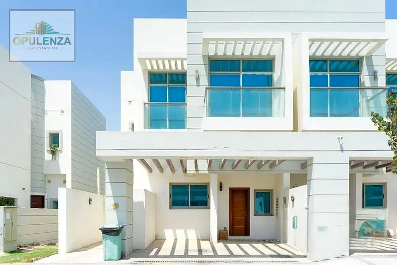فيلا مكونة من 4 غرف نوم مع خادمة في الفرجان | قريبة من المدارس والمجمعات التجارية63763683535746110