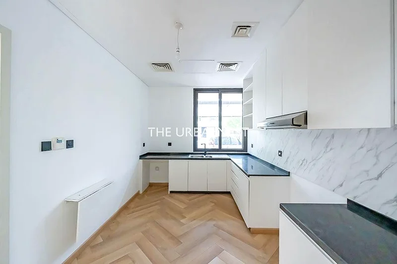 Exclusive | Vacant | Fully Upgraded | Spacious63738297041155113