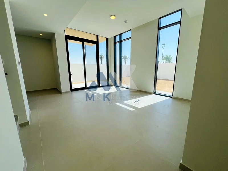 Corner Townhouse / 4 BR + Maid Room / Spacious63806150551811113