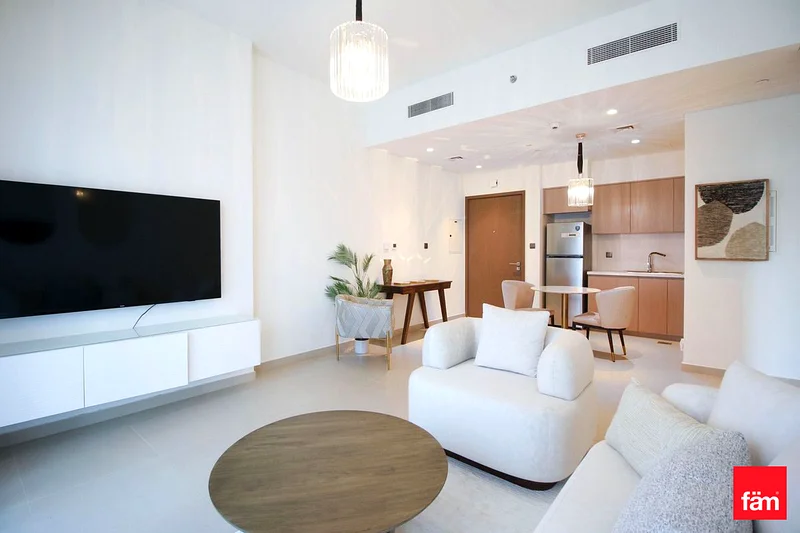 Luxury Furnishing | Blvd View | Bright |63772853413761111