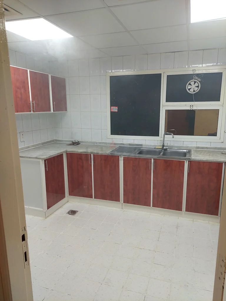 Available partition room near alrigga metro63624809975171111