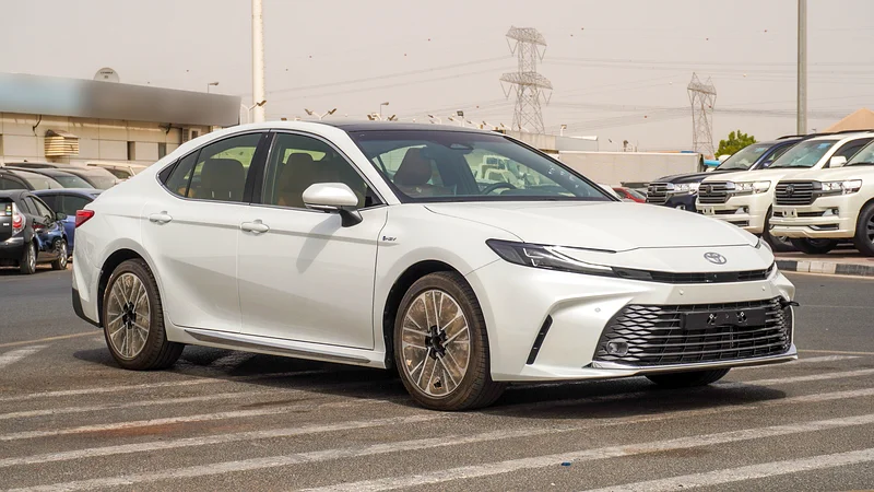 TOYOTA CAMRY LUMIER 2.5L HYBRID FULL OPTION MODEL 202563612450425347112