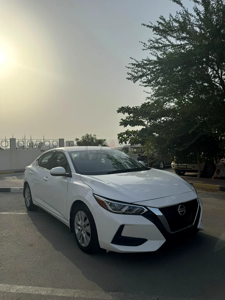 Nissan Sentra S 202263612797259650111