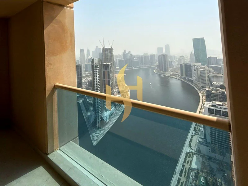 طابق عالي جدًا / إطلالة كاملة على القناة والبُرج الخليفه63790231682305111
