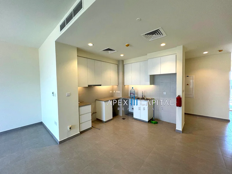 Top Spot | Bright and Cozy Row Home | 2BR63805480309507112