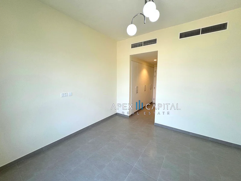 Top Spot | Bright and Cozy Row Home | 2BR63805480309507114