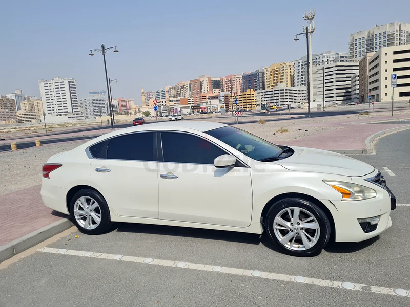 Nissan altima 2015 model gcc full option  SV V4 . 16500 .63613131470337111