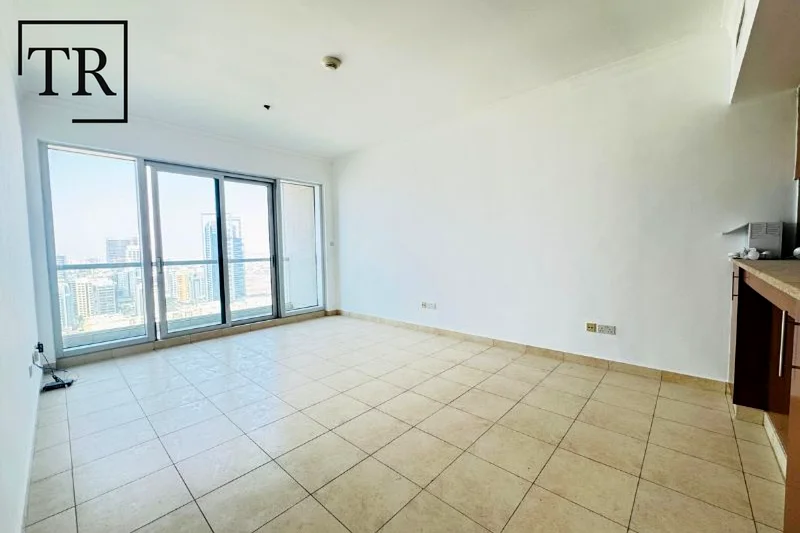 Lake Views | Vacant | Immaculate | Prime Location63809188066050113