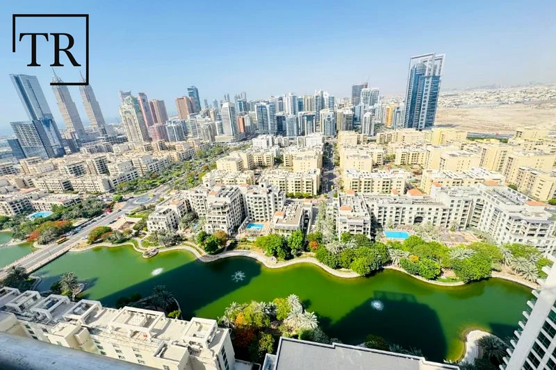 Lake Views | Vacant | Immaculate | Prime Location63809188066050111