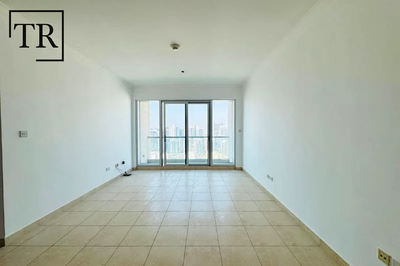 Lake Views | Vacant | Immaculate | Prime Location63809188066050112